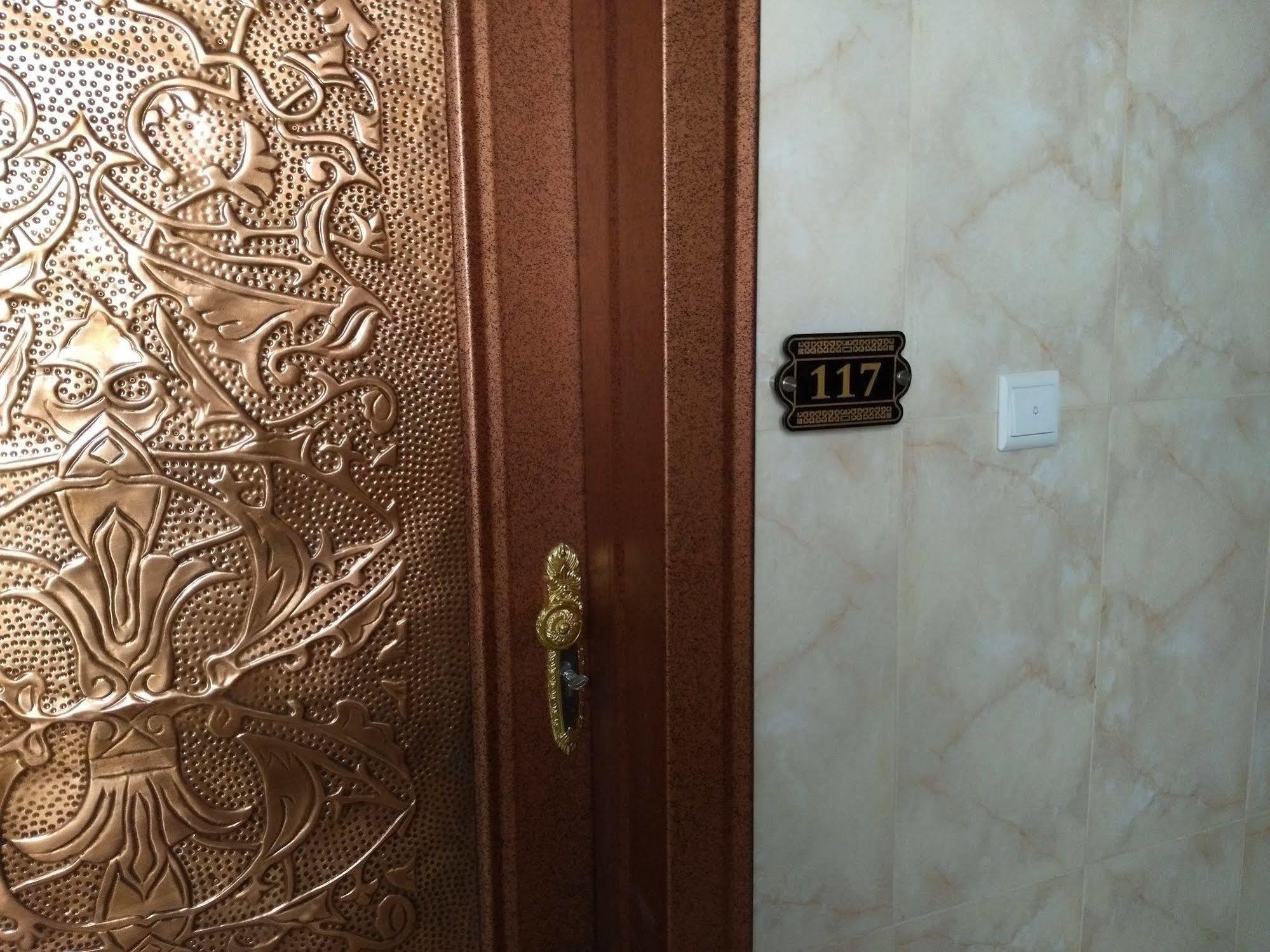 Aram Room Riaad Buitenkant foto